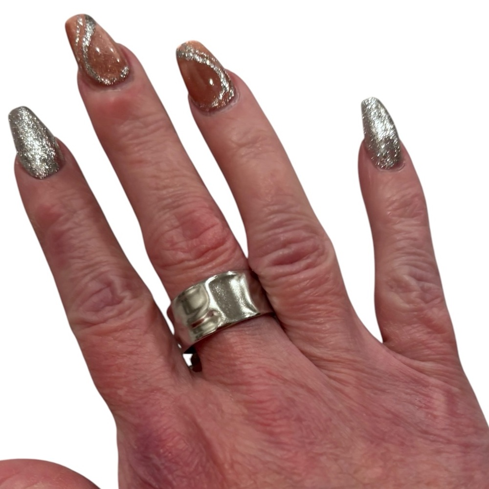 Stainless steel hammered metal adjustable ring. New